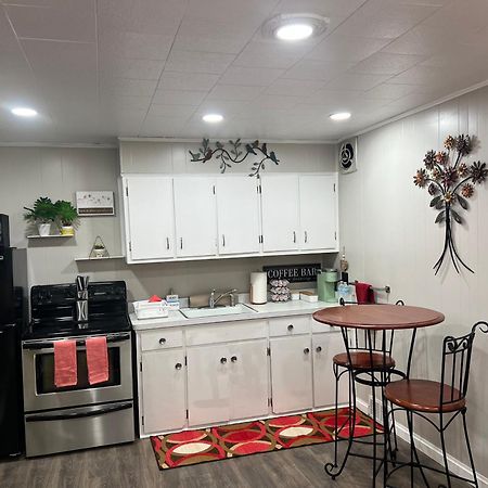 Cozy Buffalo Home-Sleeps 4 Lackawanna エクステリア 写真