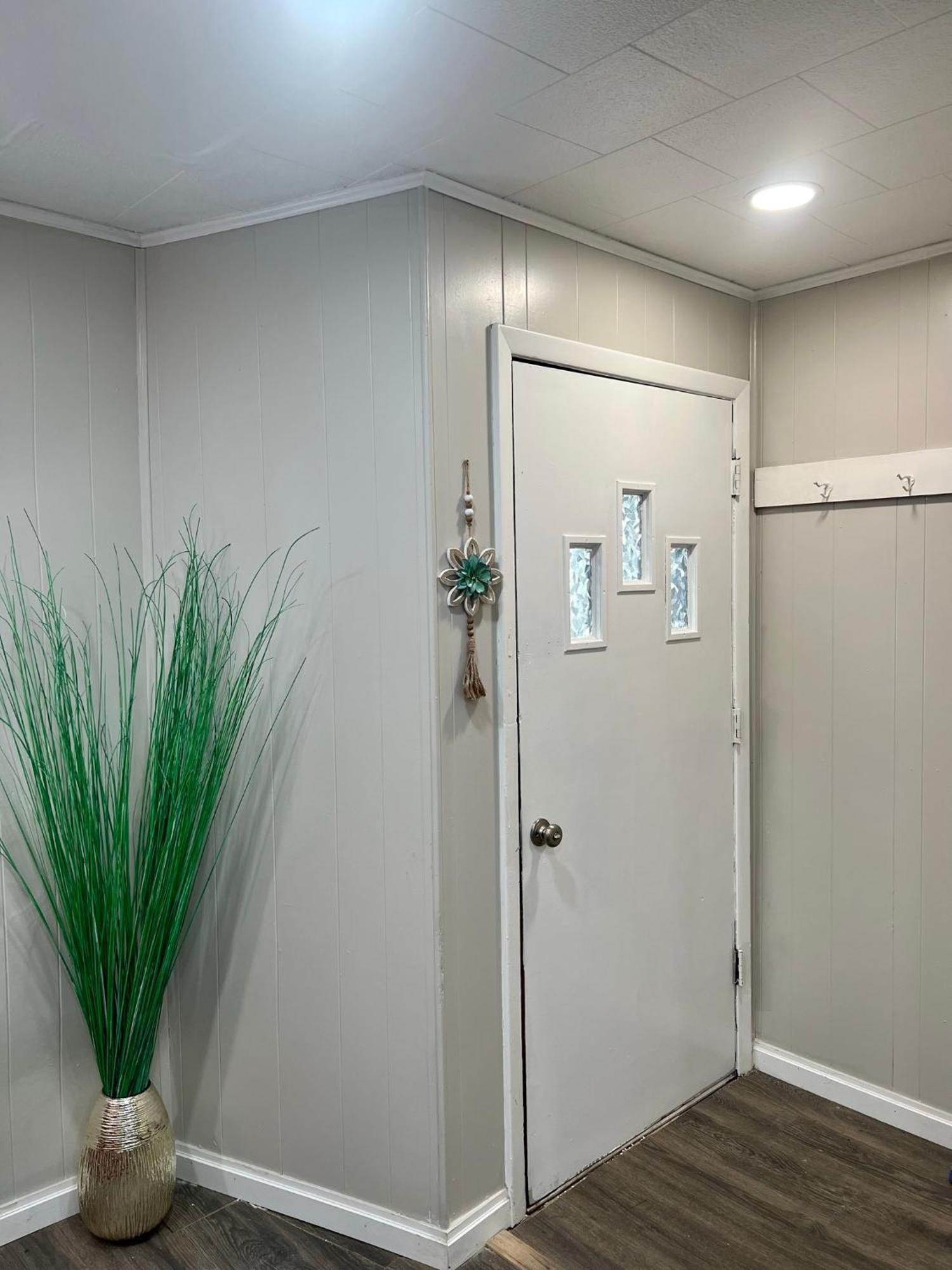 Cozy Buffalo Home-Sleeps 4 Lackawanna エクステリア 写真